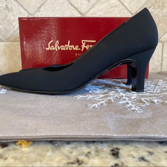 SALVATORE FERRAGAMO Black Pumps NARROW - Picture 4 of 16